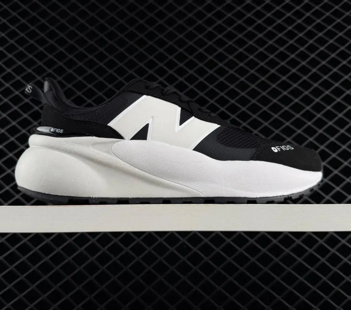 Retro Running Shoes Unisex Anti Slip Wear Resistant Casual Sneaker